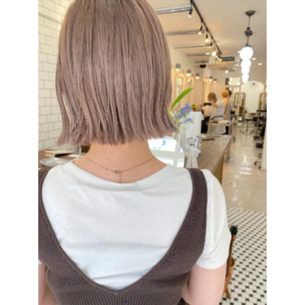 30代女性の痛くないブリーチコーディネート例