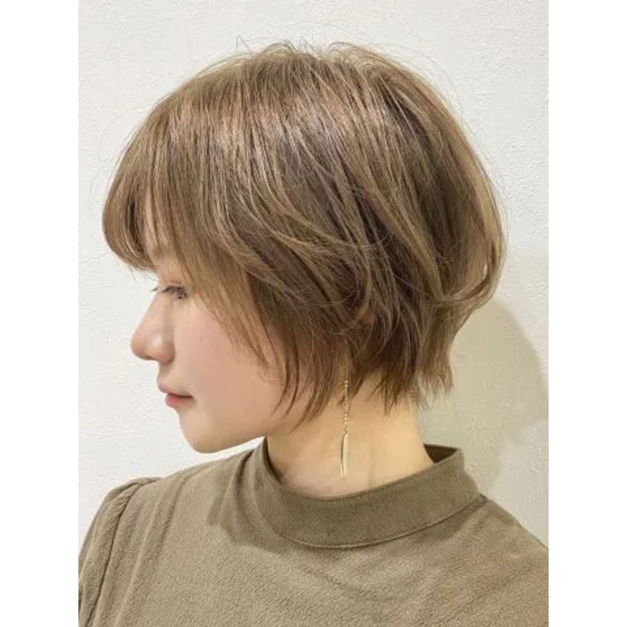 30代女性の痛くないブリーチコーディネート例