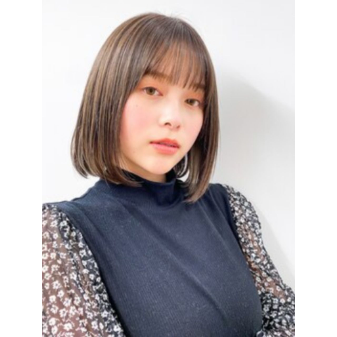 30代女性の痛くないシースルーバングのコーディネート例