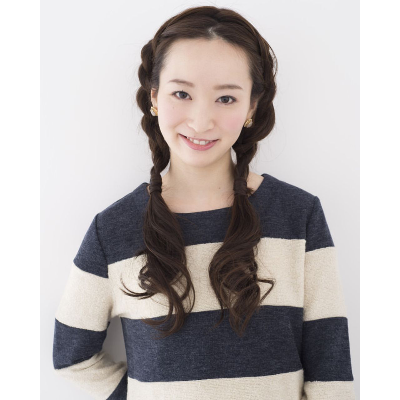 30代女性の痛くないツインテールのコーディネート例