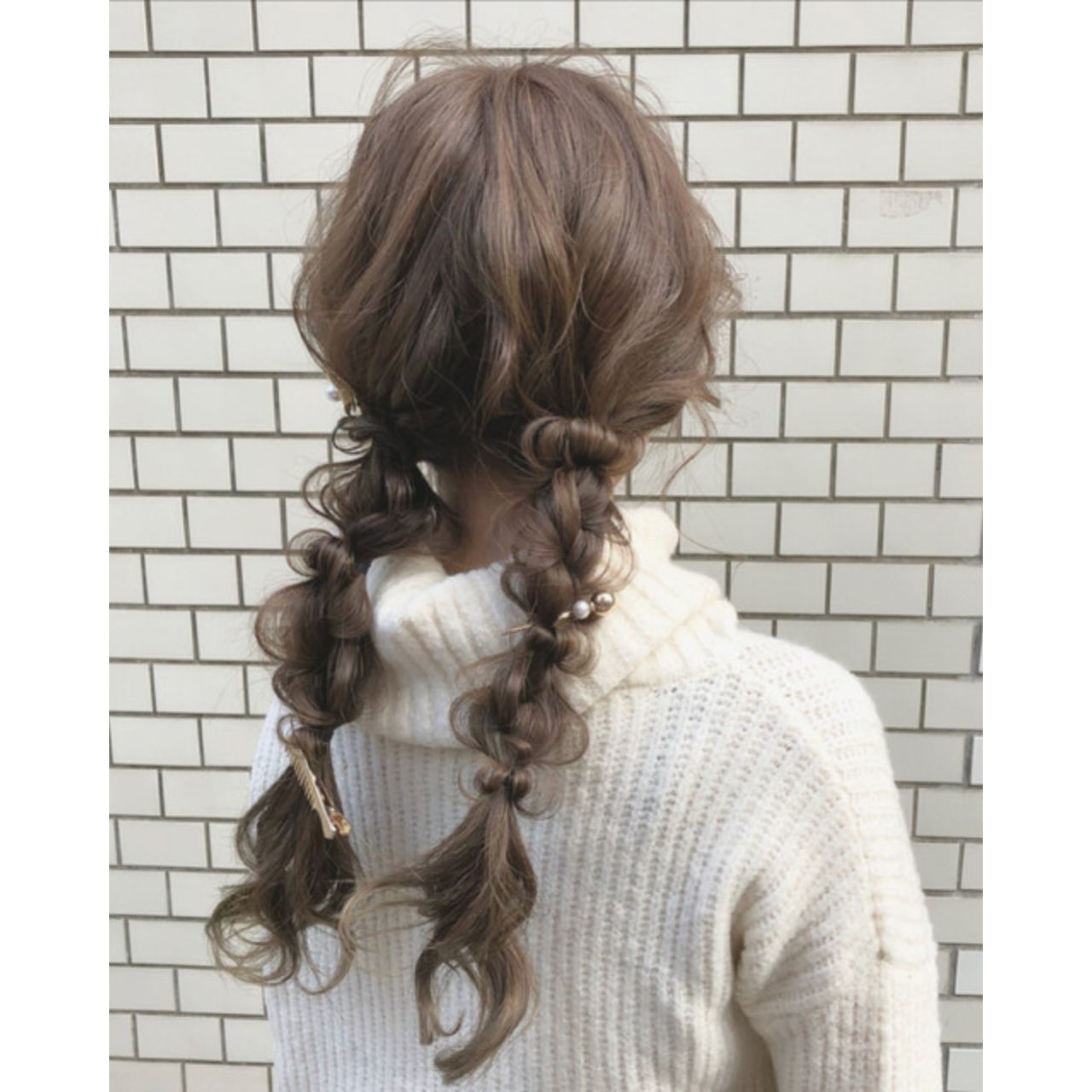 30代女性の痛くないツインテールのコーディネート例