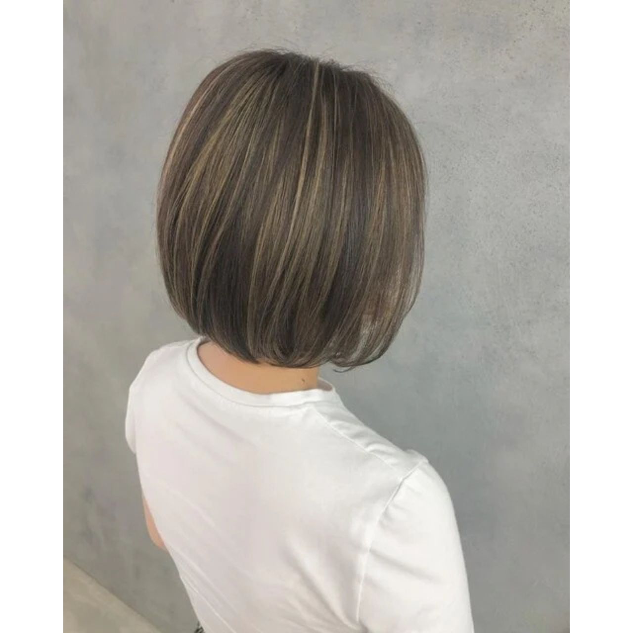 40代女性の痛くないブリーチのコーディネート例