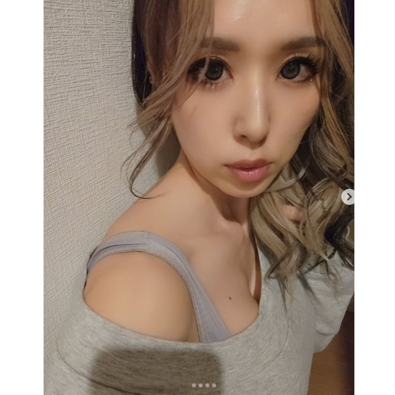 40代女性ギャルメイクの痛くないコーディネート例