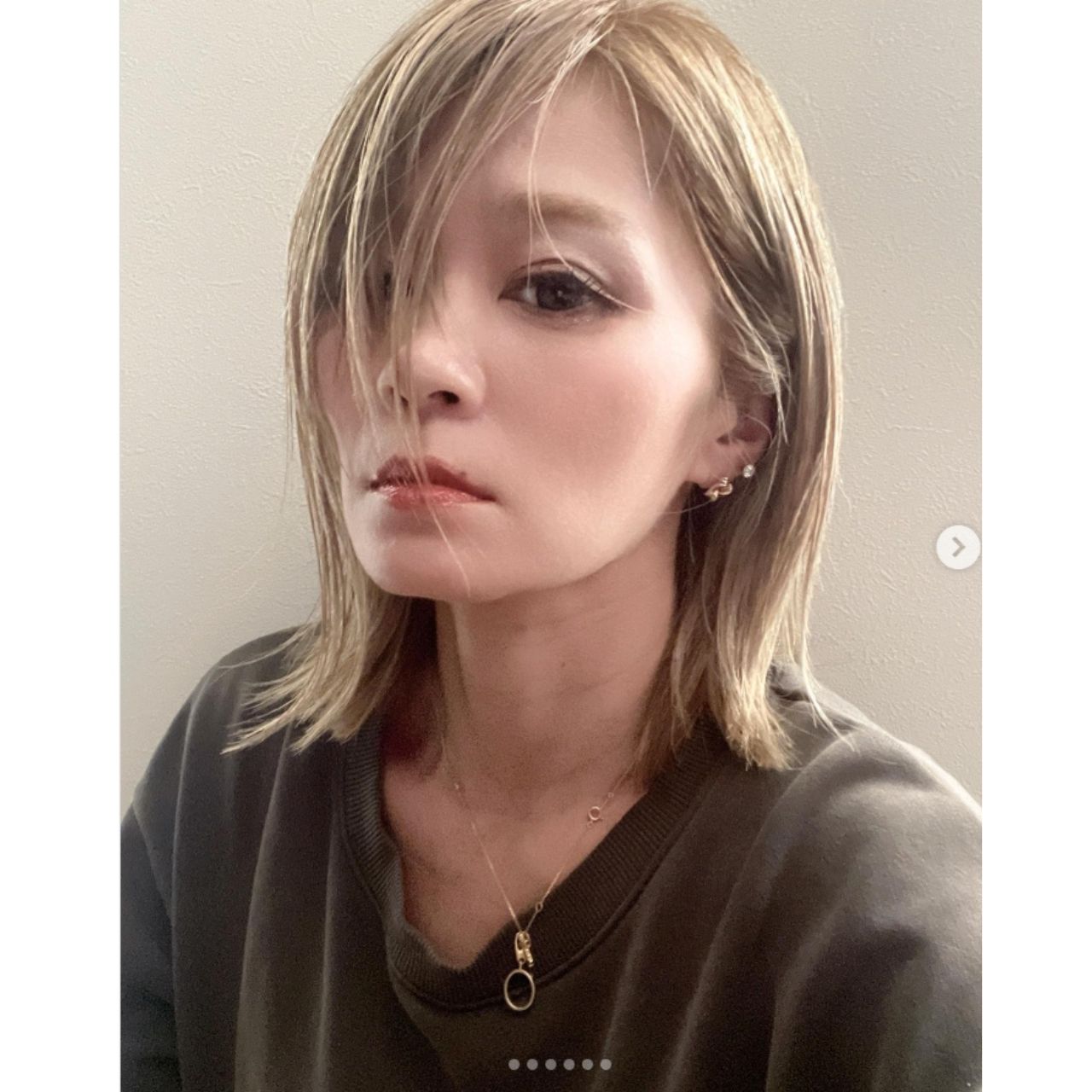 40代女性ギャルメイクの痛くないコーディネート例