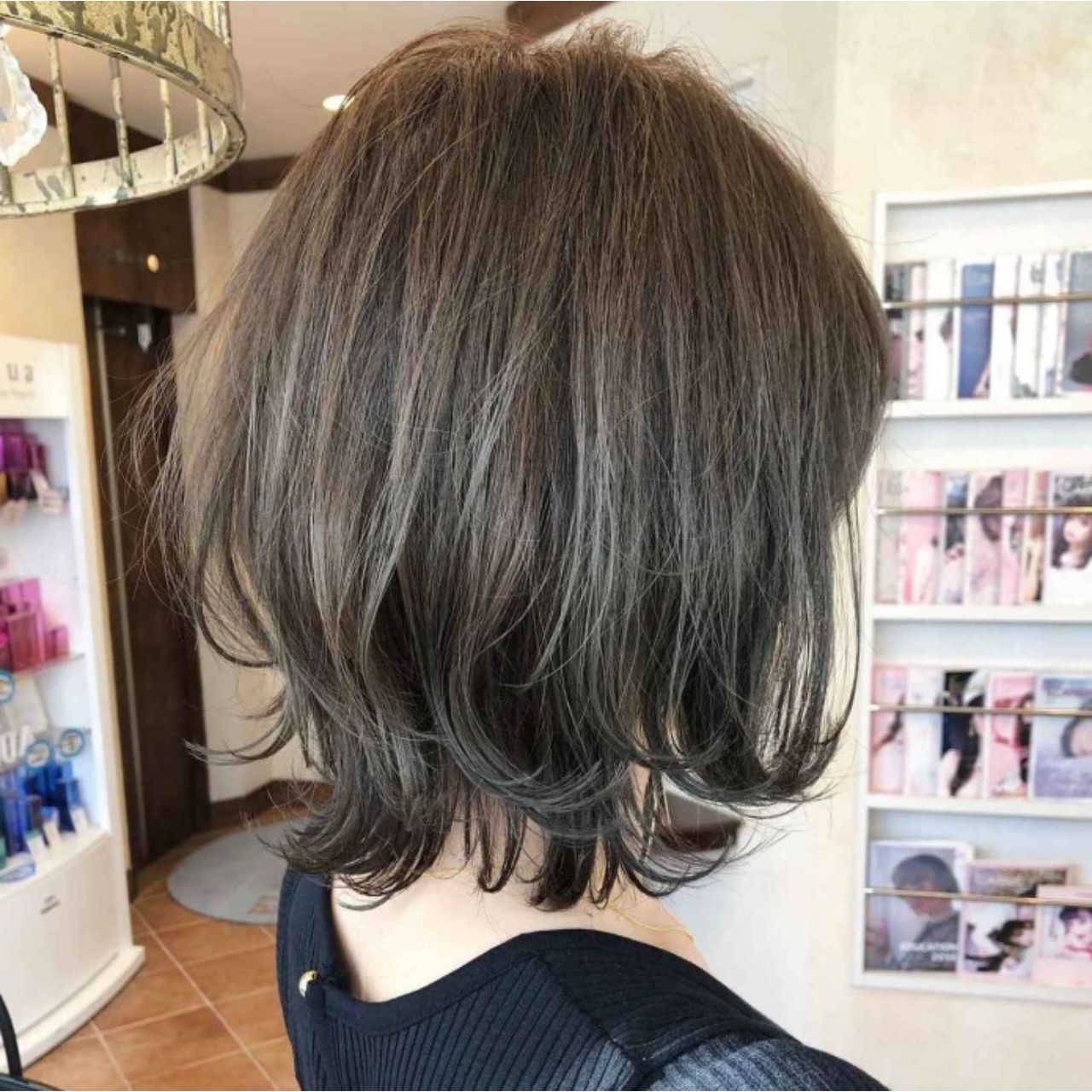 40代女性の痛くない巻き髪のコーディネート例