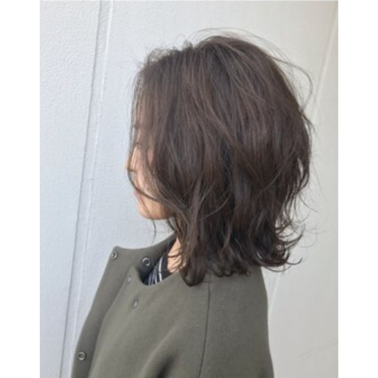 40代女性の痛くない巻き髪のコーディネート例