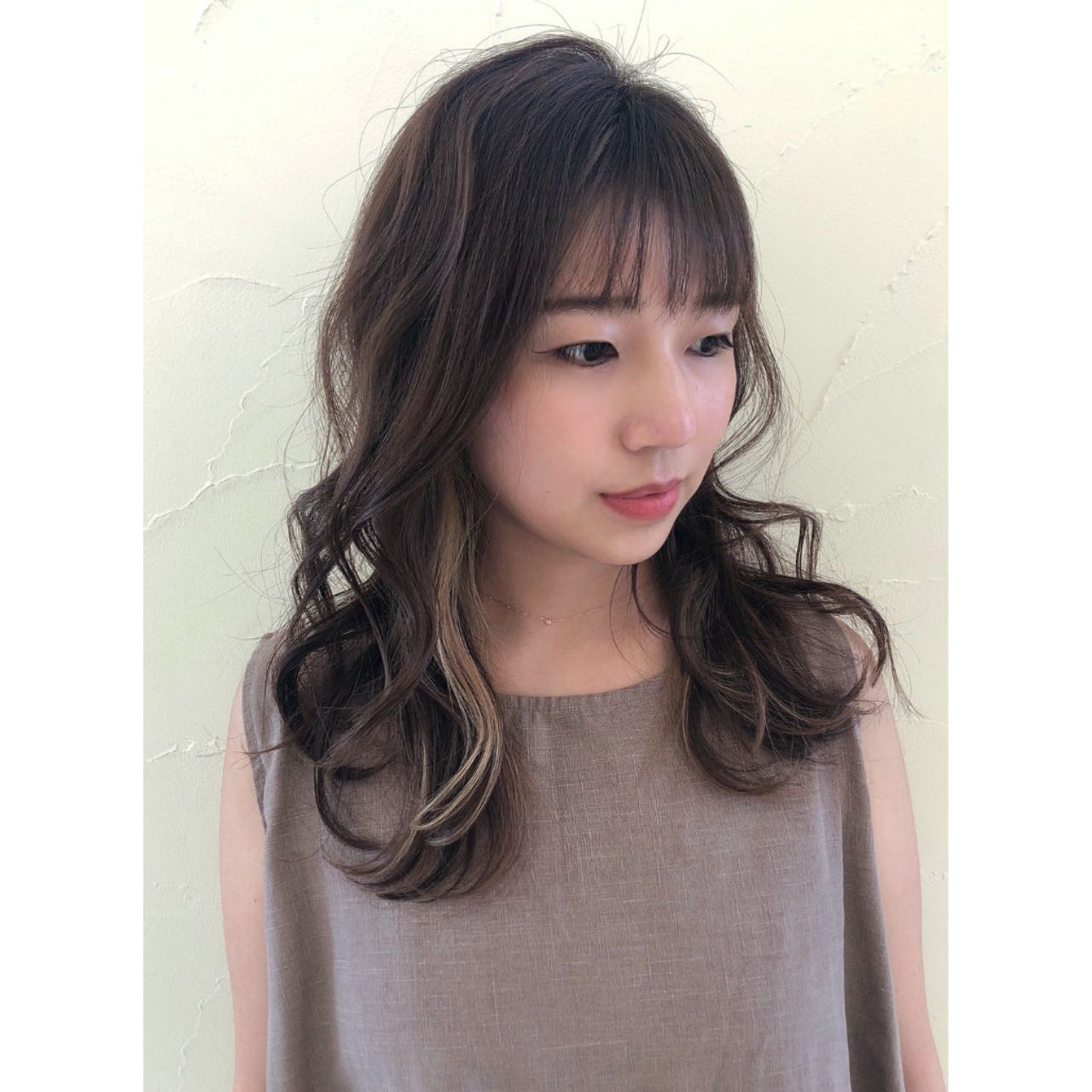 40代女性の痛くない巻き髪のコーディネート例