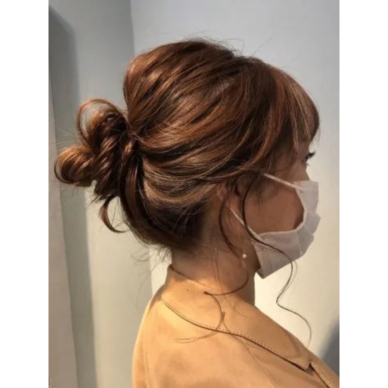 40代女性の痛くないお団子ヘアのコーディネート例