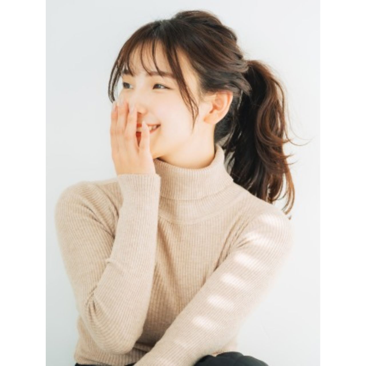 40代女性の痛くないポニーテールのコーディネート例