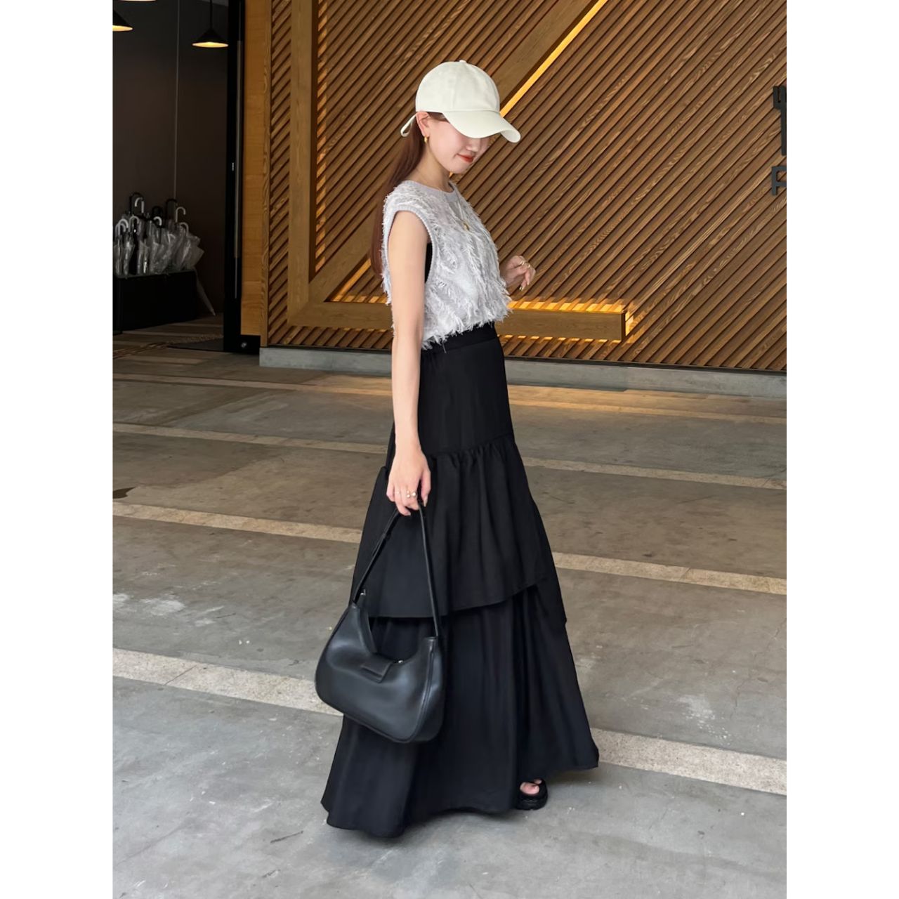 40代女性の痛くないティアードスカートのコーディネート例