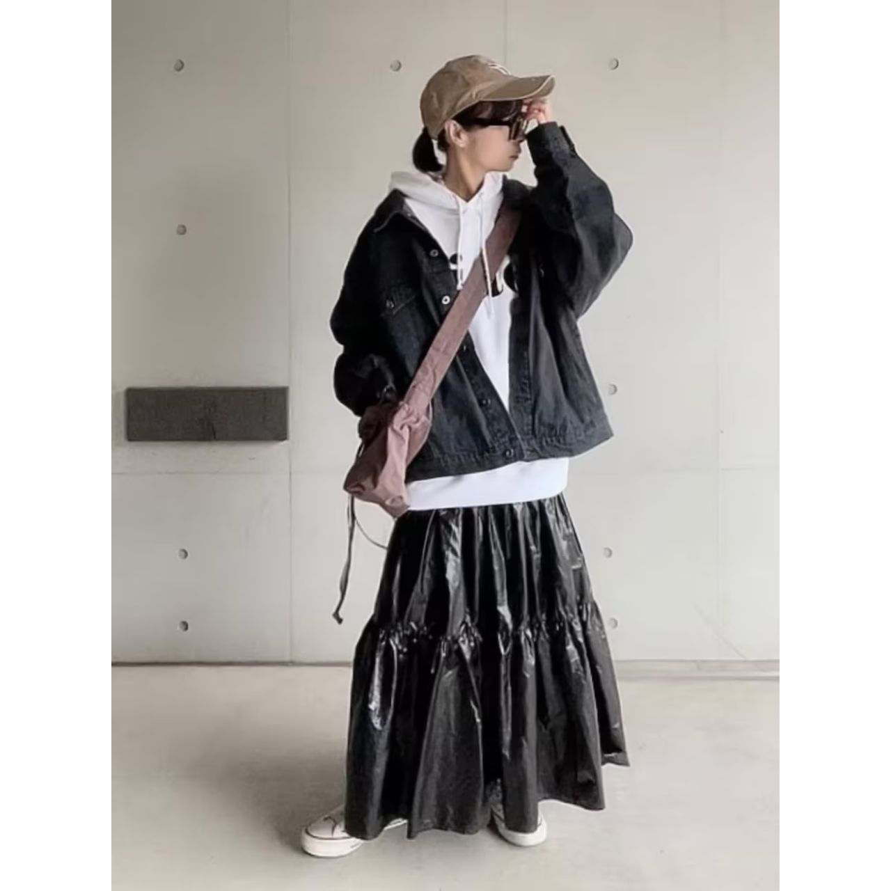 40代女性の痛くないティアードスカートのコーディネート例
