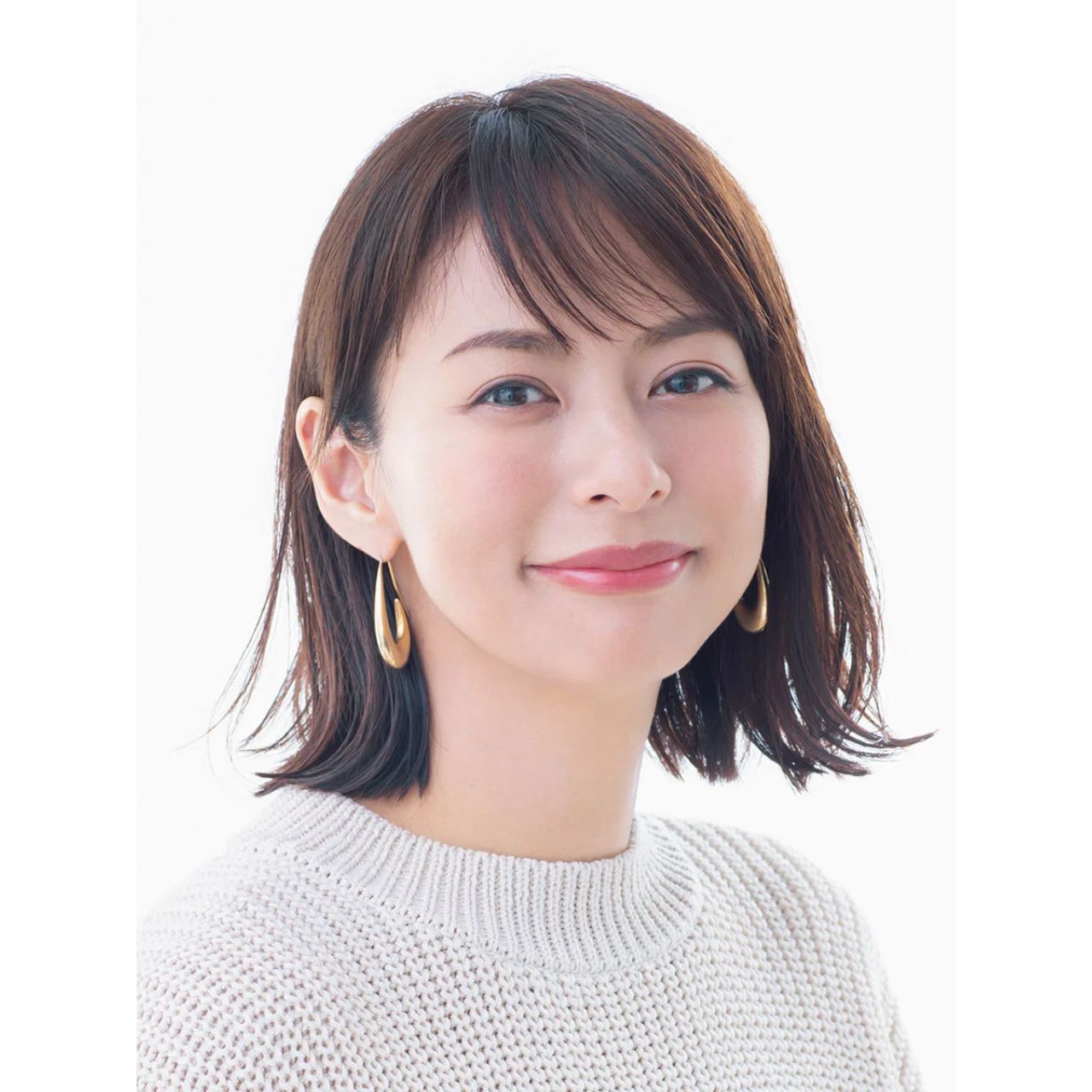 40代女性の痛くない前髪ありのコーディネート例