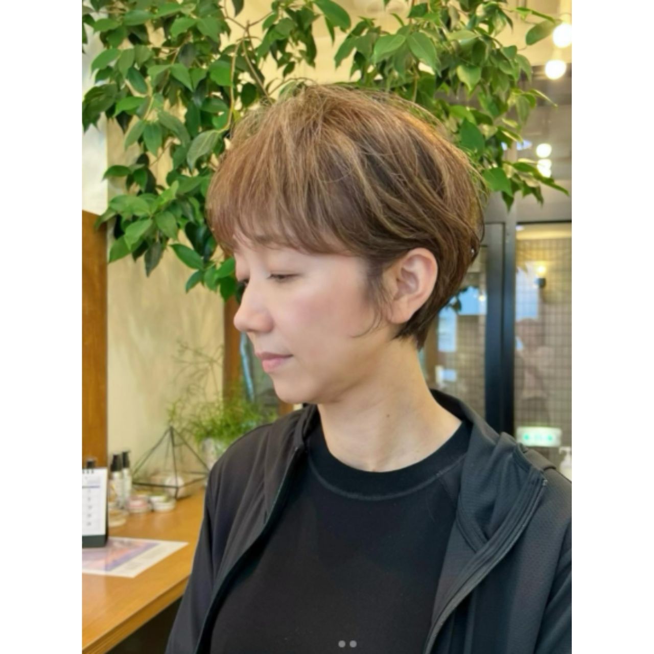 50代女性の痛くない前髪ありのコーディネート例