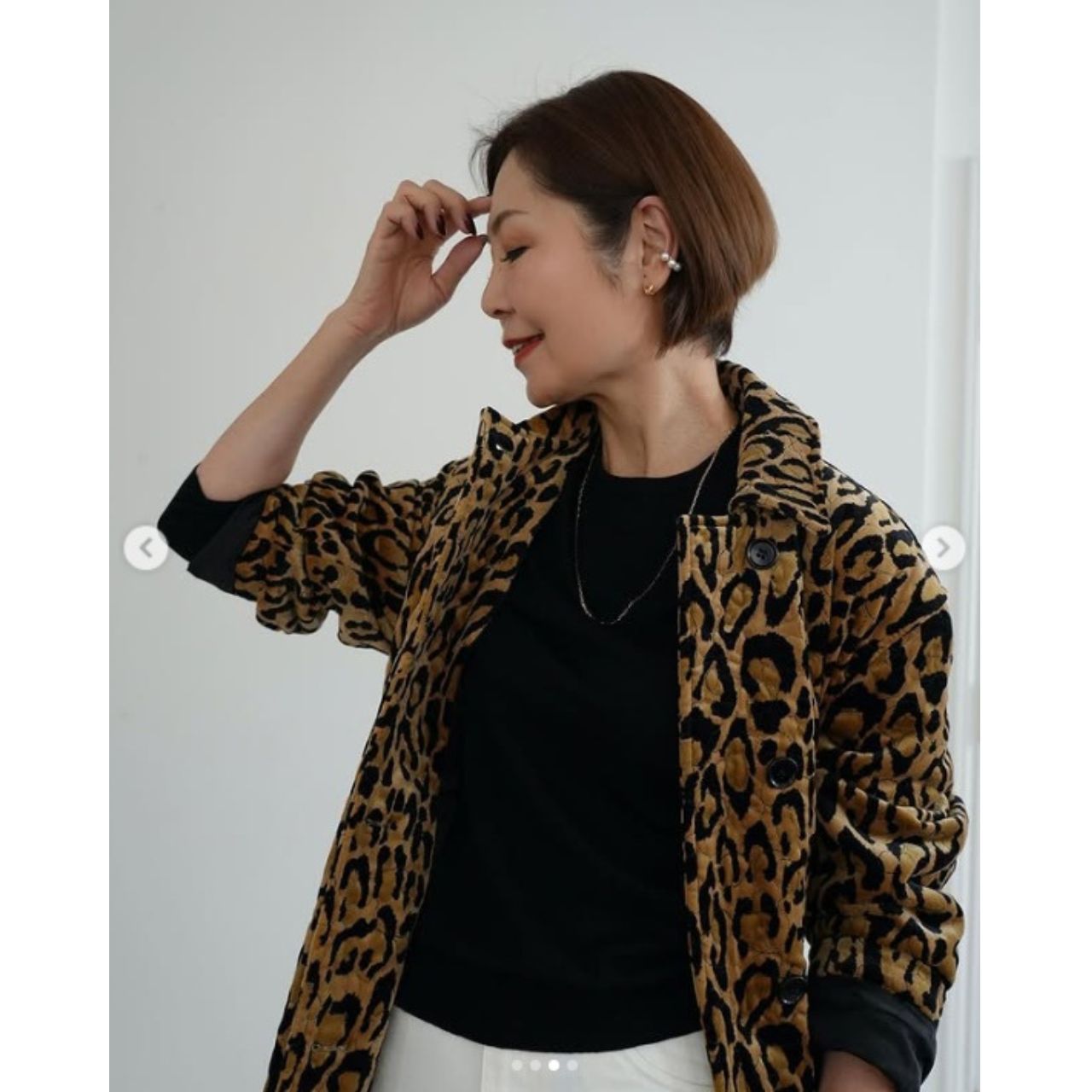 50代女性の痛くないイヤーカフのコーディネート例