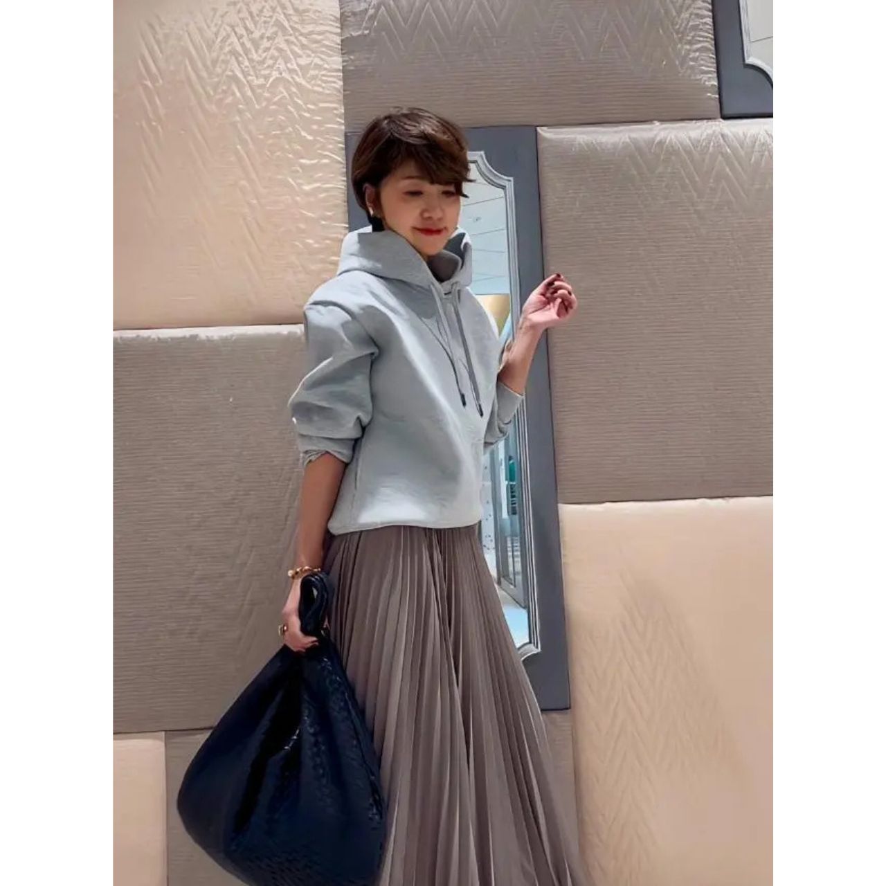 50代女性の痛くないパーカーのコーディネート例