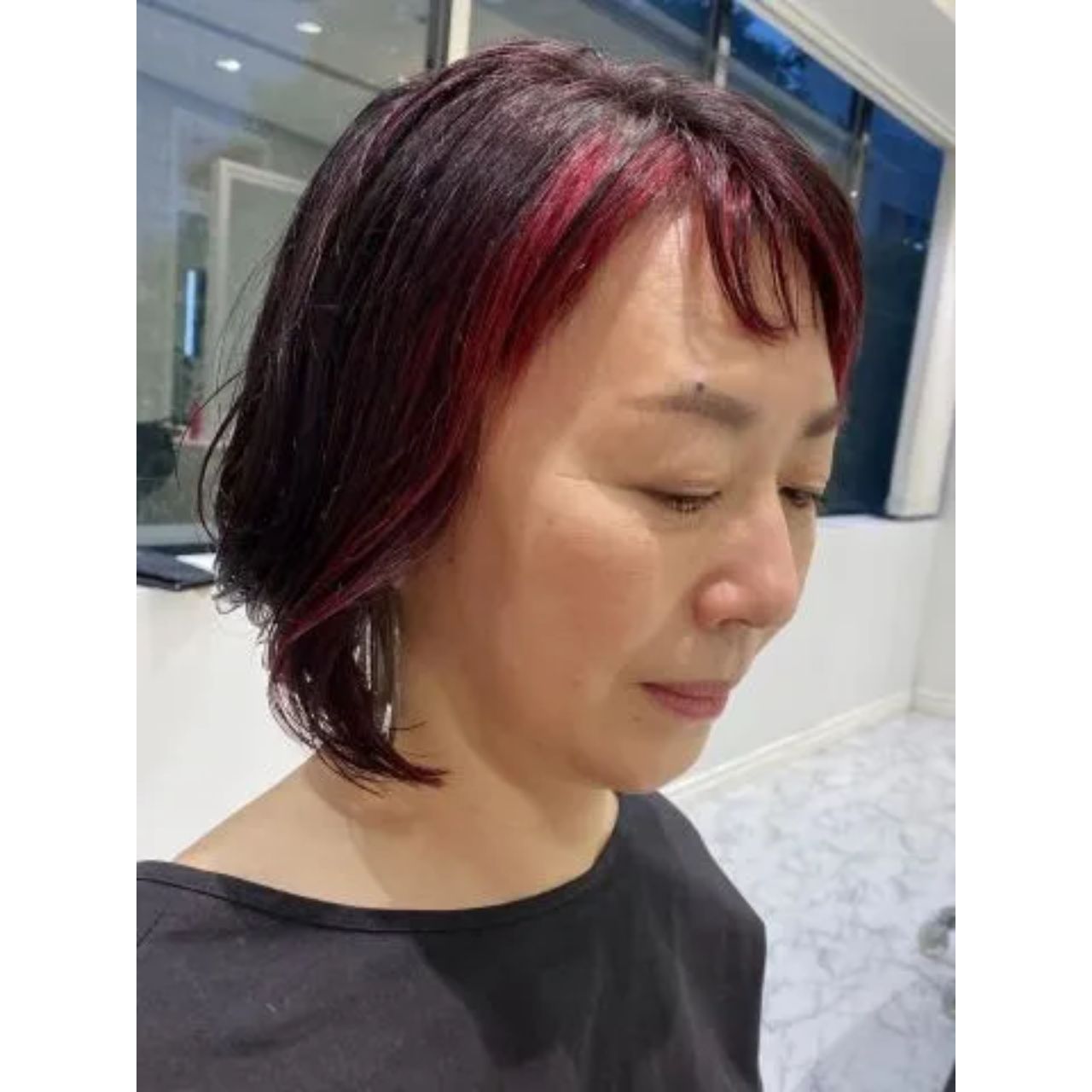 50代女性の痛くないインナーカラー のコーディネート例