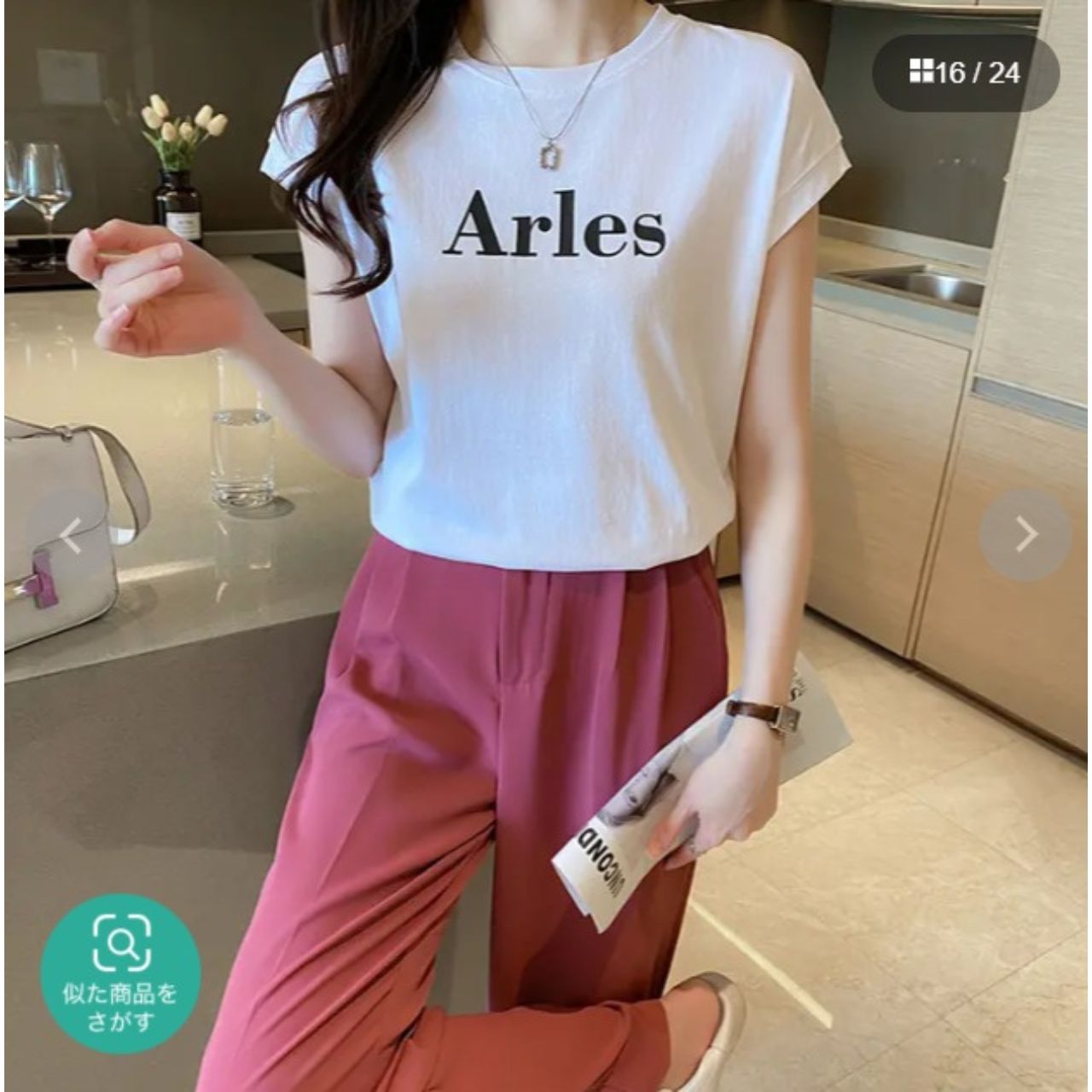 50代女性の痛くないロゴTシャツのコーディネート例