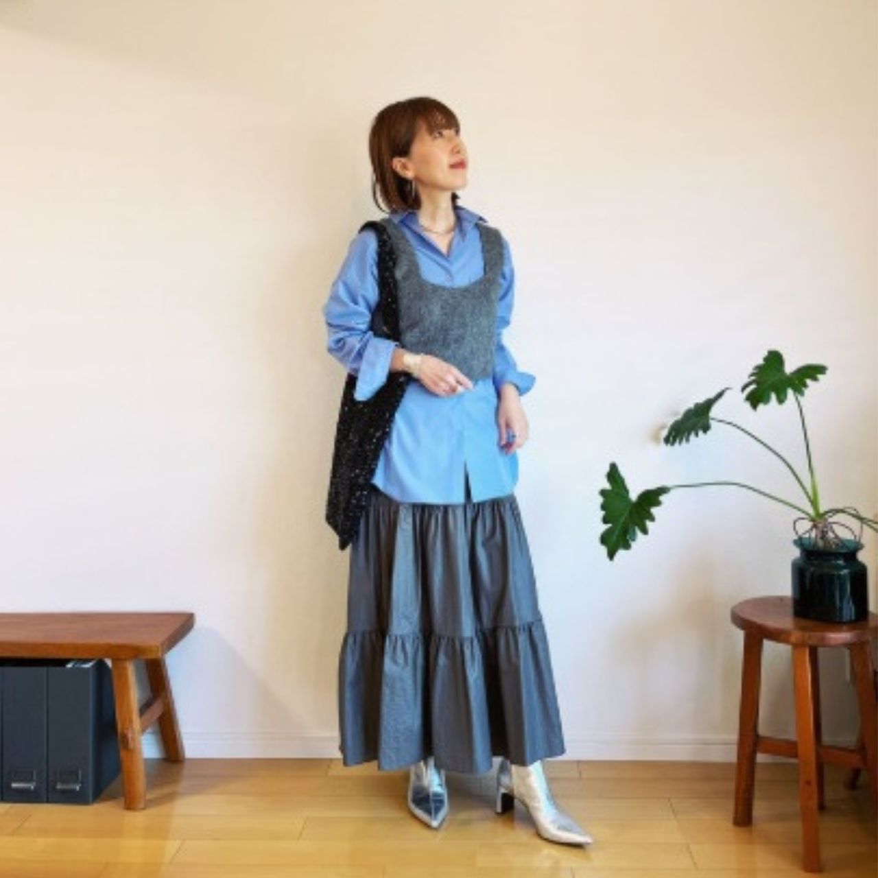 50代女性の痛くないティアードスカートのコーディネート例